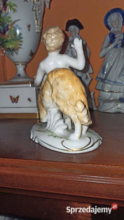 Figurka Putto z chartem Syg Import