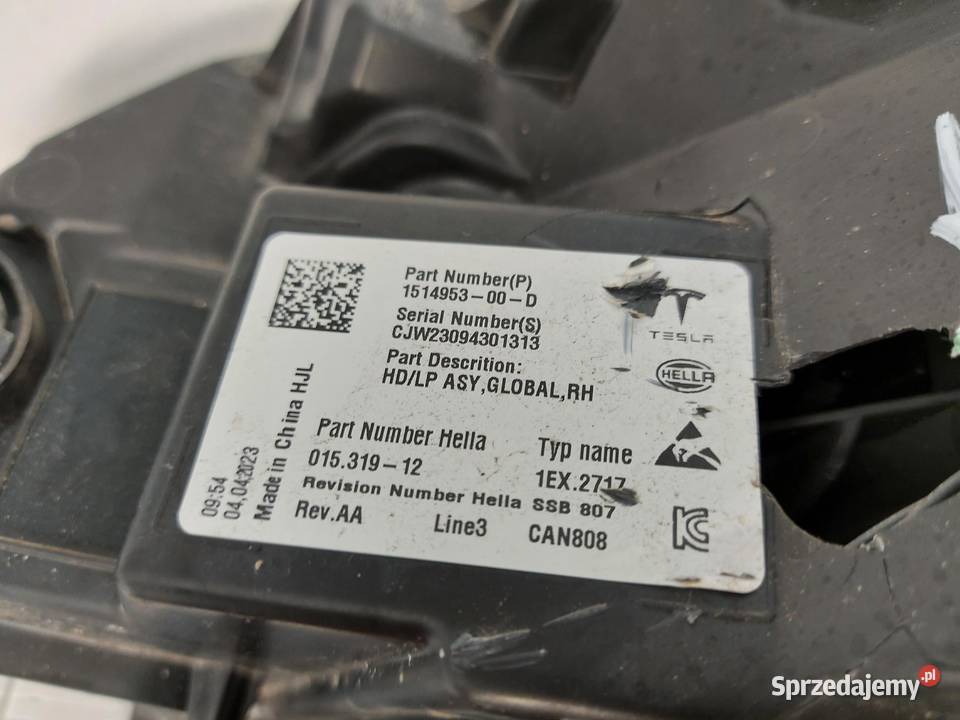 TESLA MODEL Y 2023r Lampa przód LED prawa UK RHD