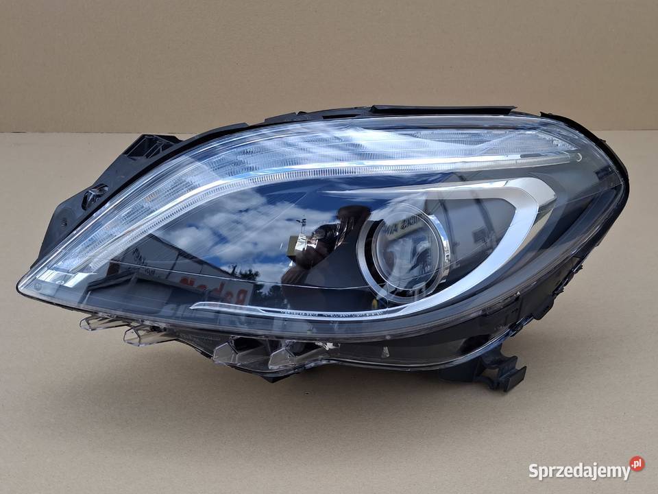 MERCEDES BKLASA W246 REFLEKTOR LAMPA BIXENON