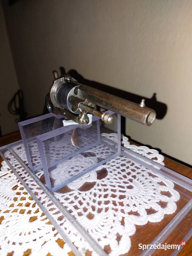 Rewolwer czarnoprochowy systemu Lefaucheux M1858