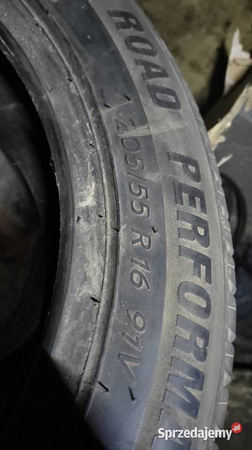 Uszkodzona opona Kormoran Road Performance 20555 mazowieckie Sadłowo-Parcele