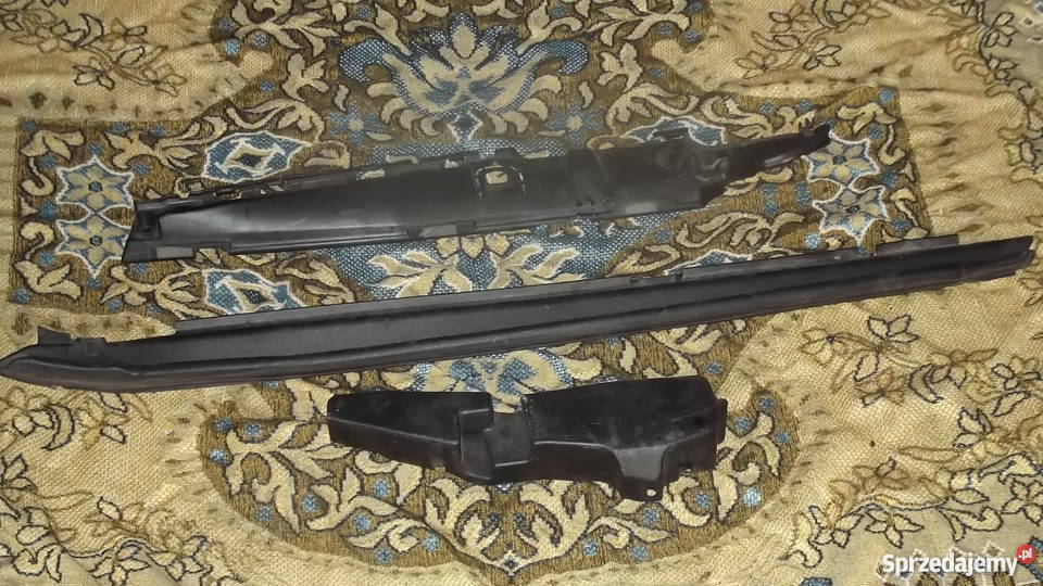 Części plastiki Lexus is 220250 Bojanów sprzedam