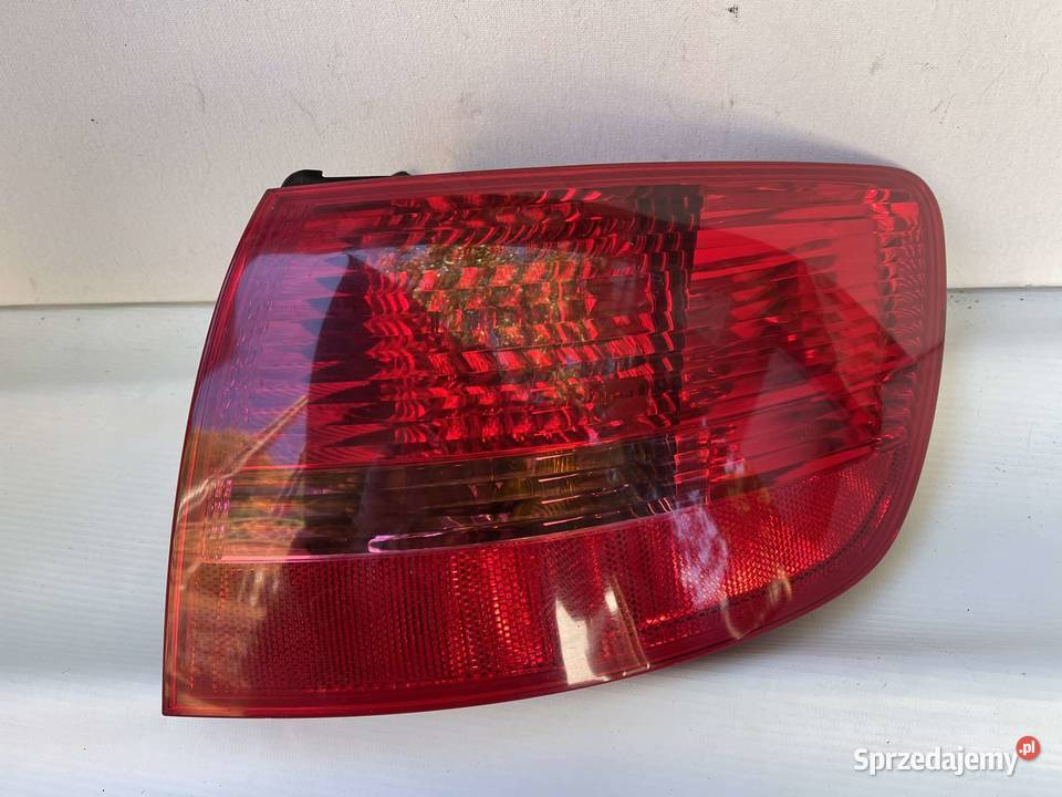 AUDI A6 KOMBI PRAWA LAMPA TYŁ CAŁA Lampy tylne Ostroróg
