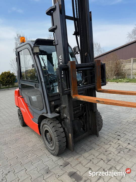 wózek widłowy TOYOTA 8FDF25 diesel 370m kabina Działoszyn