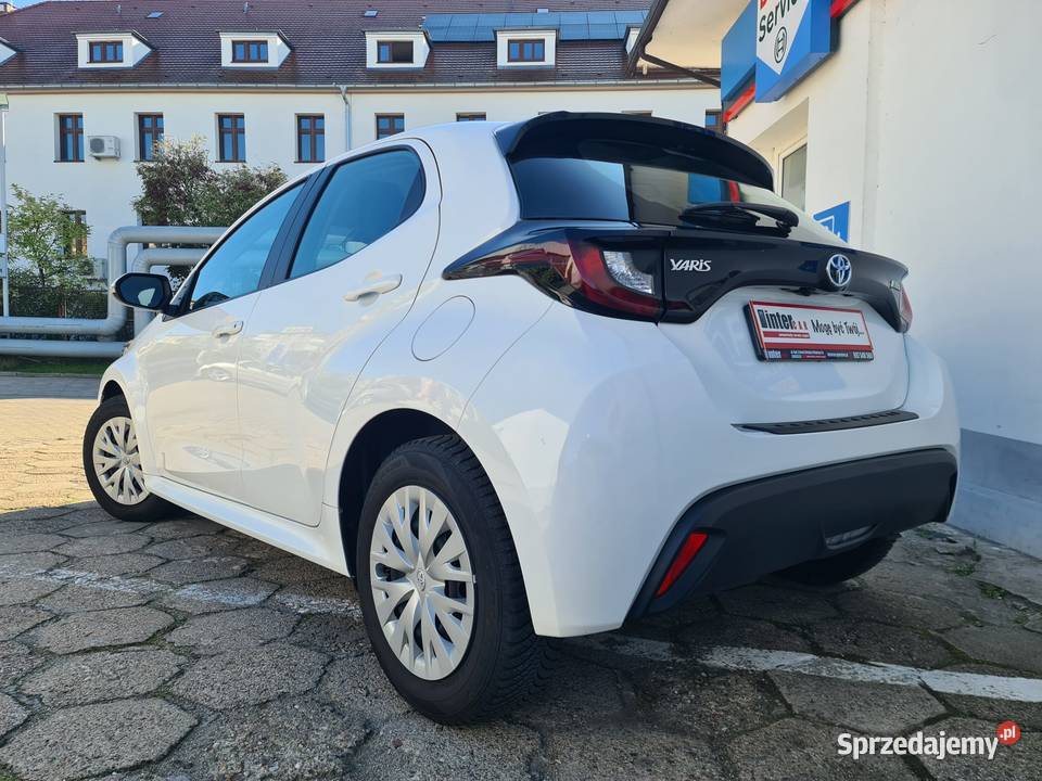 Toyota Yaris Hybryda 2023 r Automat 28600 sprowadzony