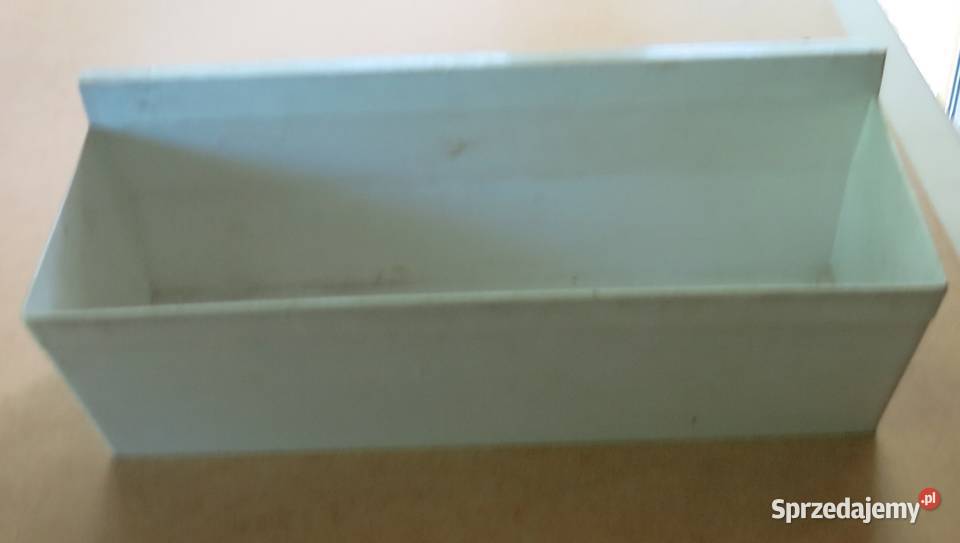 Biały kontenerek na warzywa do lodówki