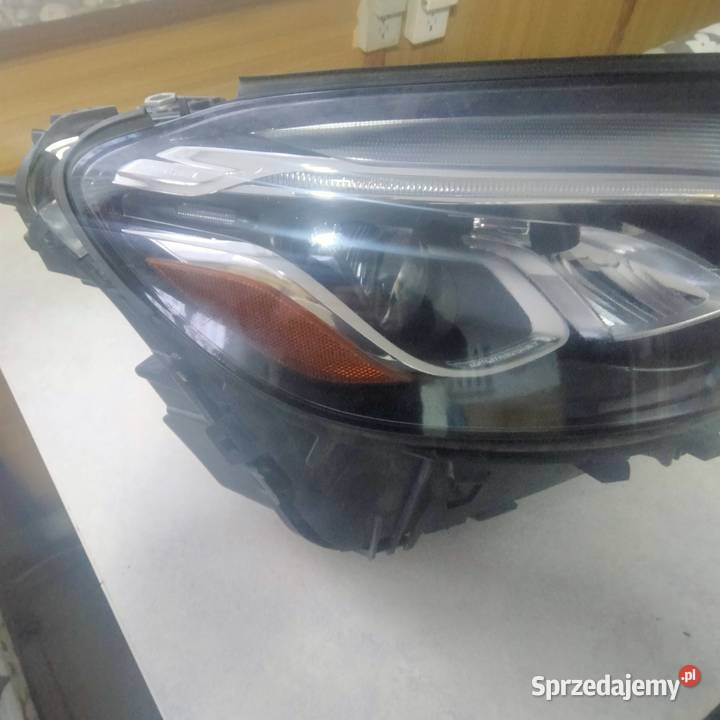 Lampa przednia Mercedes Glc USA prawa
