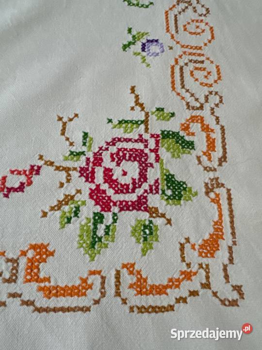 obrus ręcznie haftowany róże rękodzieło śląskie