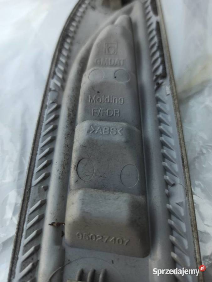 LISTWA BŁOTNIKA PRAWY PRZÓD CHEVROLET CAPTIVA Dębica