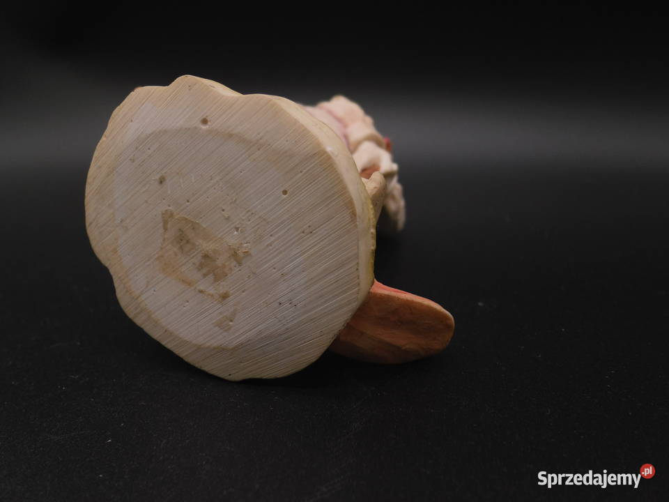 Figurka żywiczna klauna z wiewiórką na głowie Porcelana i szkło Porcelana i szkło