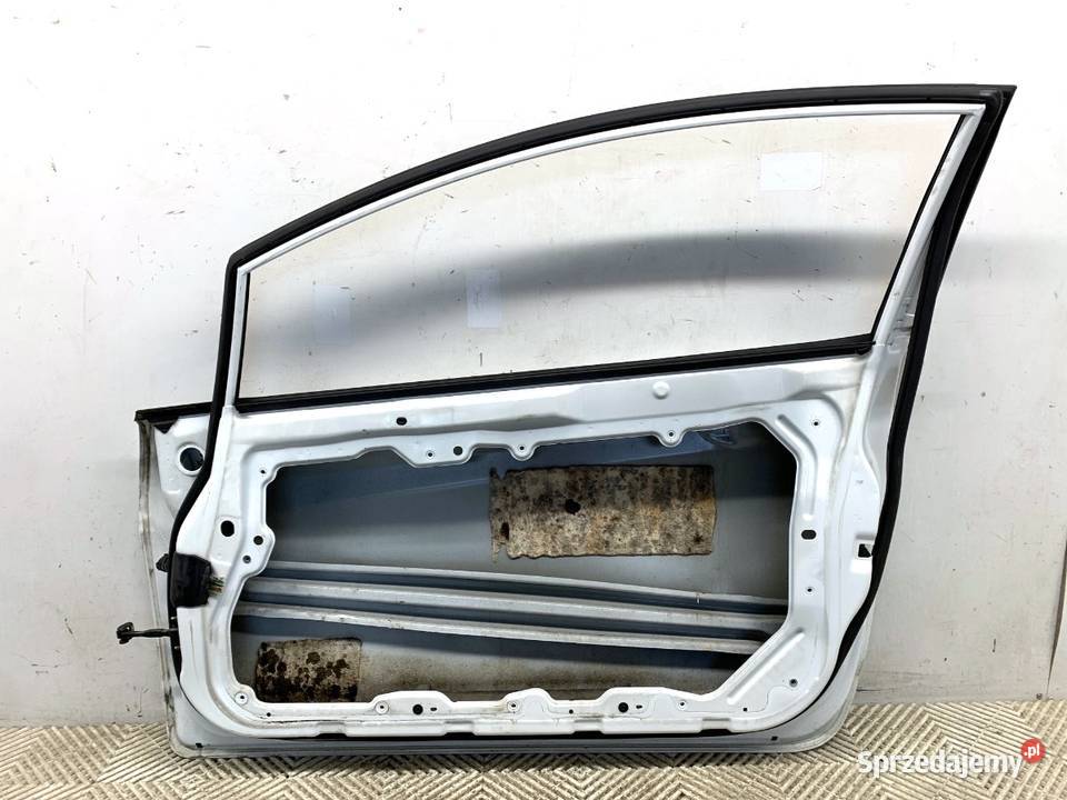 DRZWI PRAWY PRZÓD FORD FIESTA MK7 Hatchback osobowe sprzedam