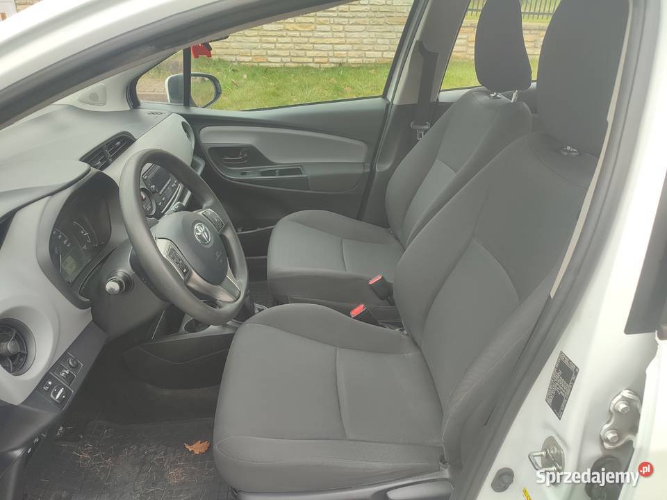 Toyota Yaris 2019r Benzyna 5 drzwi Salon Polska Starachowice sprzedam