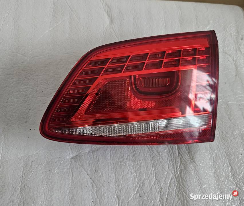 VW PASSAT B7 KOMBI LAMPA LED PRAWY TYŁ W KLAPĘ Wschowa