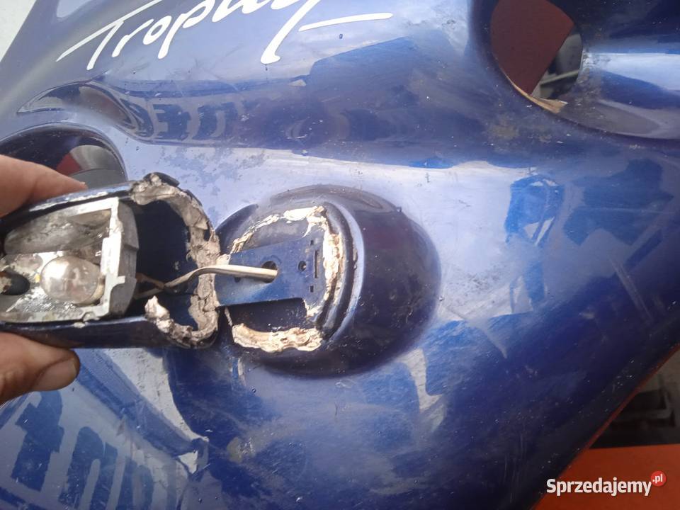 Triumph Tropchy 9001200O owiewka boczna lewa Szyby i owiewki Elementy nadwozia Szczecin sprzedam