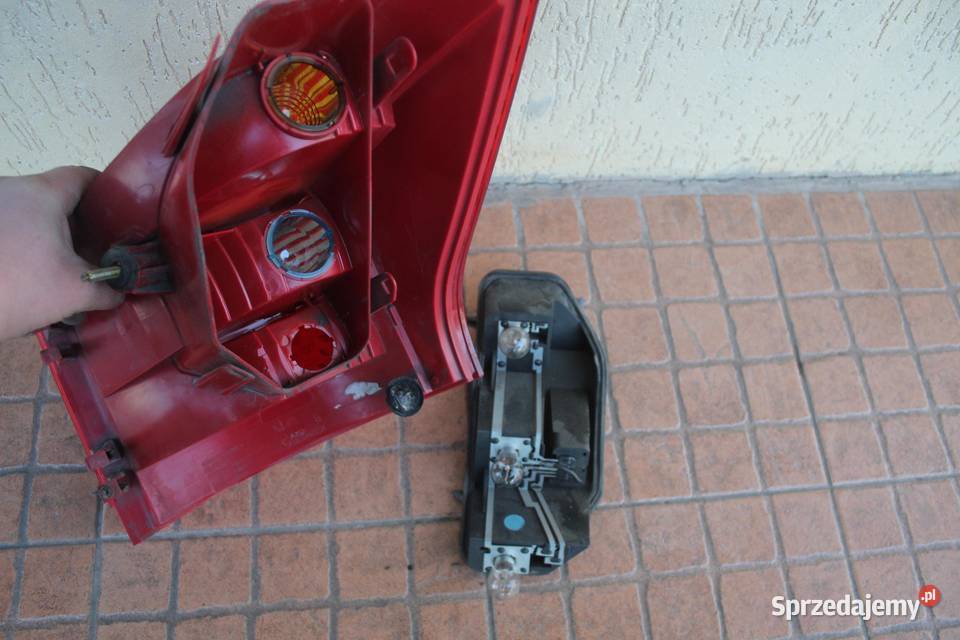 LAMPA LEWY TYŁ TYLNA PEUGEOT 407 SW KOMBI Lampy tylne wielkopolskie