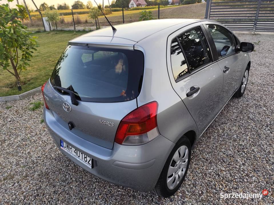 2009 Toyota Yaris II 13 benzyna Salon Polska 101KM Toyota Siekierowice sprzedam