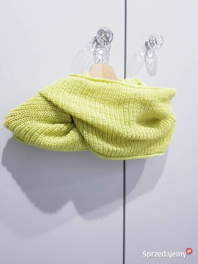 Seledynowy komin ze złotą nitką