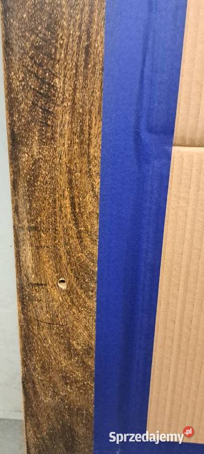 Lustro w starej drewnianej ramie