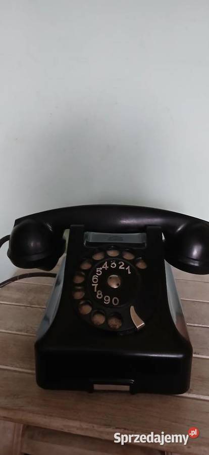 Stary telefon na tarcze z lat 50 tych PRL u Kraków