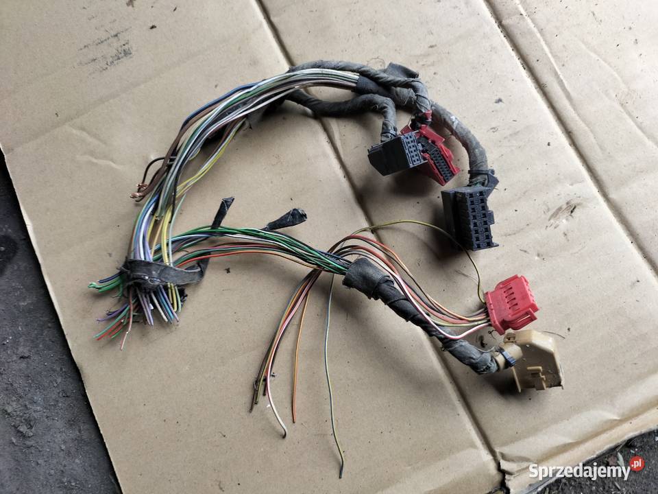 AUDI 80B4 80 B4 90 WIĄZKA KOSTKA RADIA Pozostałe
