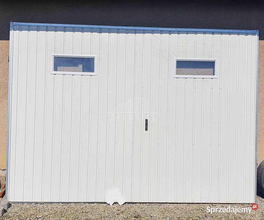 Bramy garażowe ze świetlikiem na wymiar Morąg