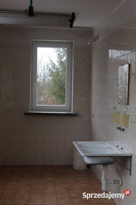 Sprzedam segment budynku z osobnym wejściem Hulcze