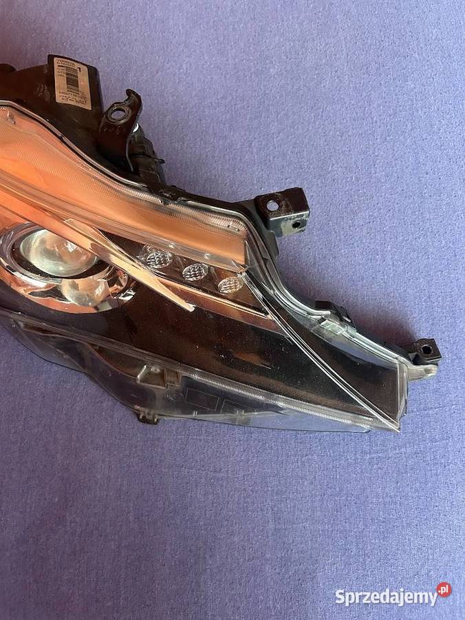Lampa prawa przod przednia Toyota Auris 2012 podkarpackie Przemyśl
