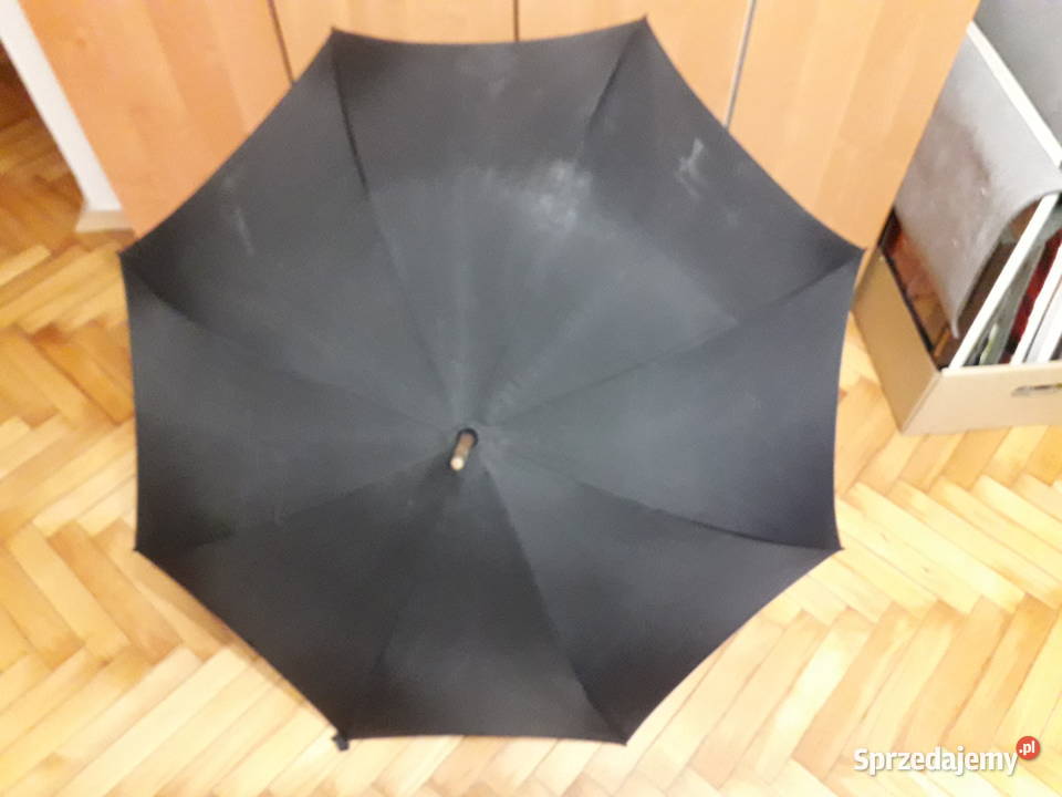 Parasol czarny z jasną drewnianą rączką Kraków