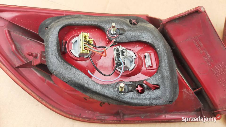 lampa tylna prawa Mazda 3 w klape w błotnik Dębno