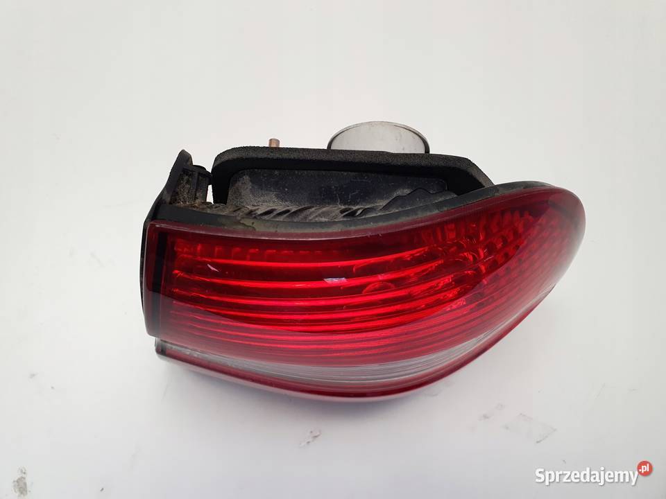 LAMPA PRAWA Volvo V40 I lift 9904r TYLNA prawy osobowe