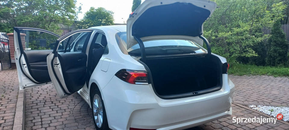 Toyota Corolla ECVT 18 Hybryda Pełna historia komputer pokładowy Corolla