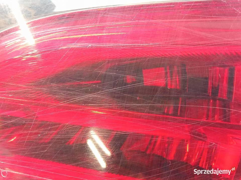 LAMPA TYŁ W KLAPĘ PRAWA TD11513F0 Mazda CX9 I