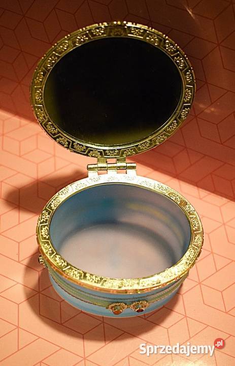 Szkatułka na biżuterię z masywnego szkła w Chełmno