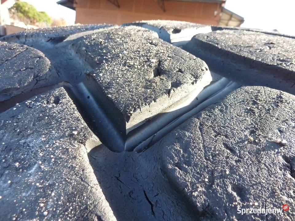 Opona używana przemysłowa 235R25 GOODYEAR GP40