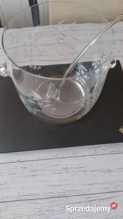 Waza z chochlą z grawerowanym wzorem małopolskie