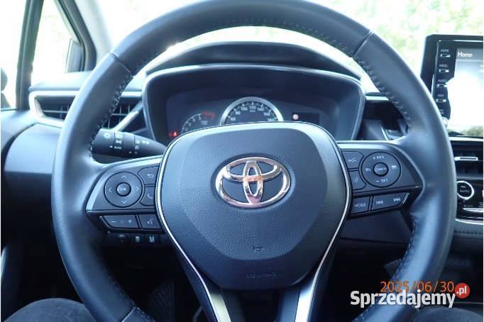 TOYOTA COROLLA 2022 179800 ccm 98 Rok produkcji 2022