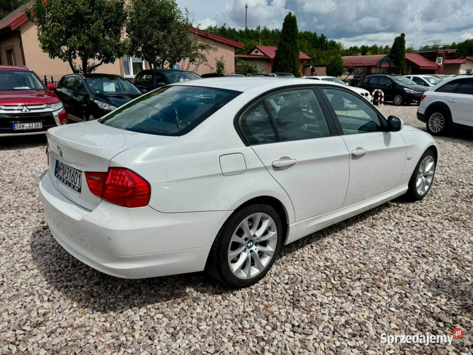 BMW Seria 3 BMW sedan benzyna Lift Stan bez Rok produkcji 2011 Szerominek