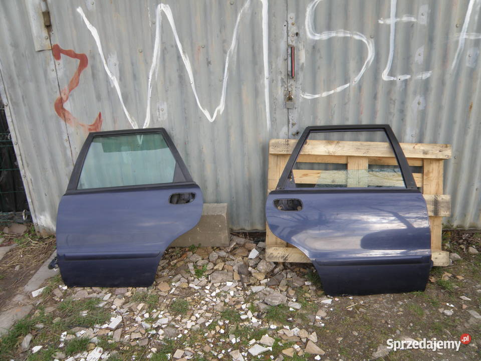 Drzwi tylne prawe lewe volvo v40 granatowe 34322 Rok produkcji 2003 Drzwi Kraków