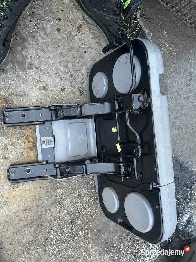 stolik rozkładany z uchwytami na kubi Kia Schowki, półki Wyposażenie wnętrza Bodzentyn