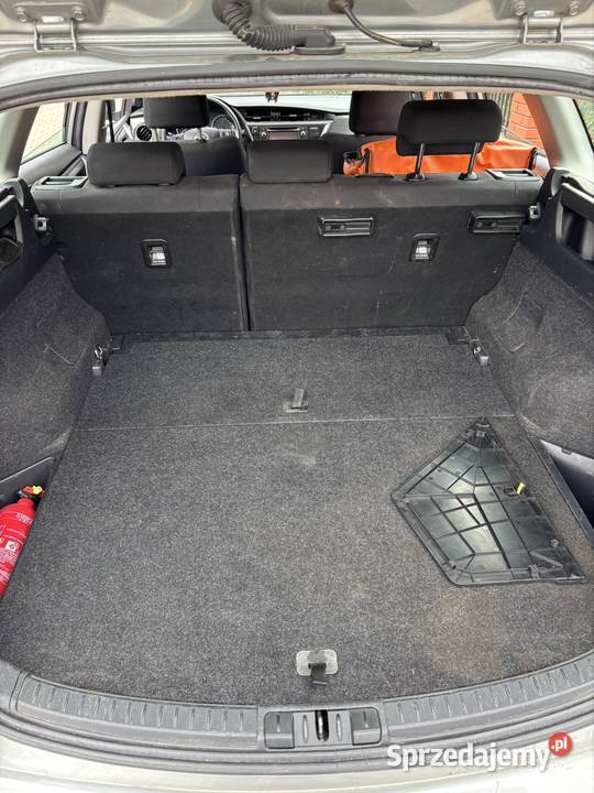Toyota Auris 2 2014 światła przeciwmgielne Auris Wrocław
