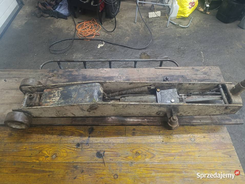 Polski podnośnik hydrauliczny wózkowy