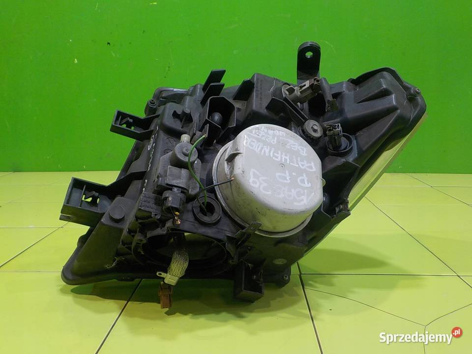 NISSAN PATHFINDER 25 D4 07r 5D XENON lampa prawa Suków