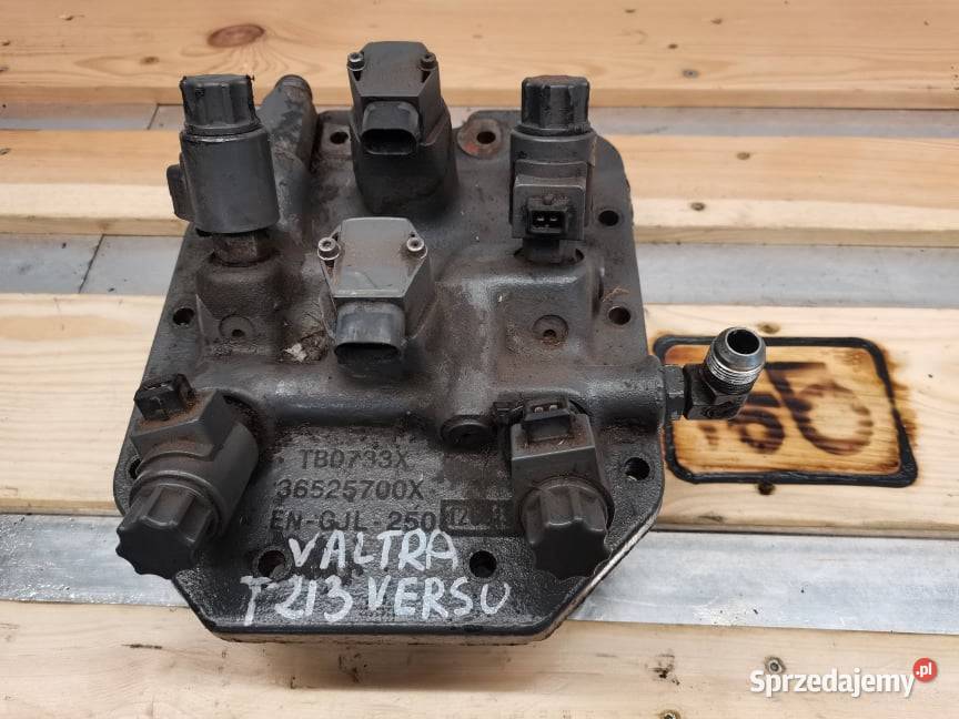 Valtra T213 Versu Blok zaworowy TB0733X Pozostałe Wilkowo