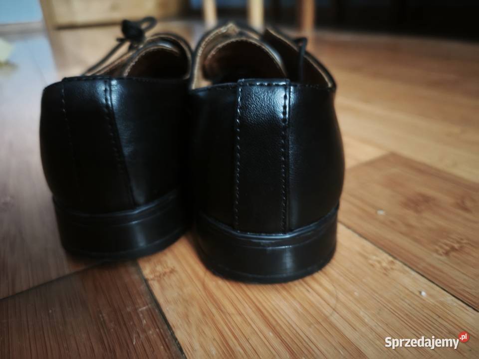 Czarne skórzane półbuty wizytowe chłopięce 36 Obuwie świętokrzyskie Połaniec