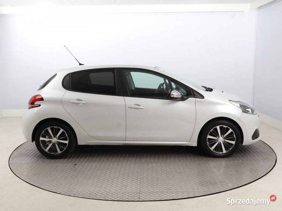 Peugeot 208 12 PureTech Bielany Wrocławskie