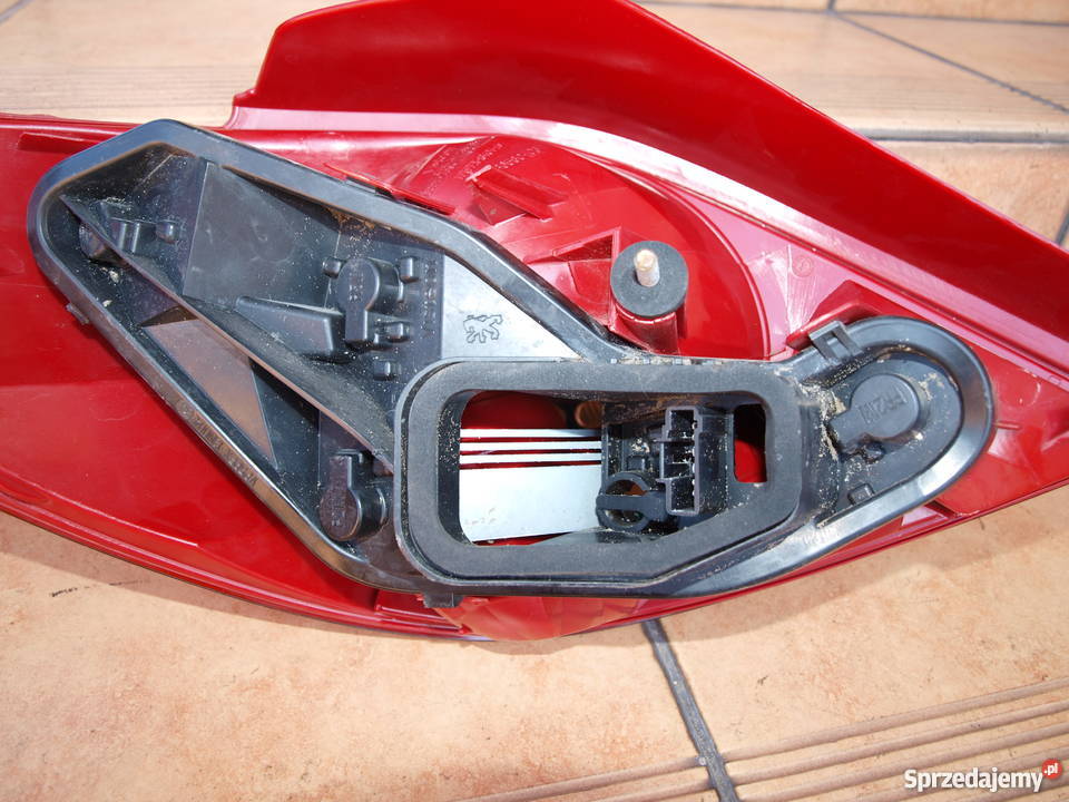 Peugeot 207 lampa tylna prawa 35drzwi 2005 2013r Kalisz