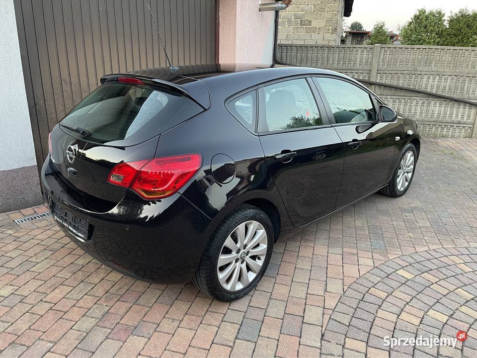 Opel astra J 16 benzyna klima Alu piękne auto śląskie Częstochowa