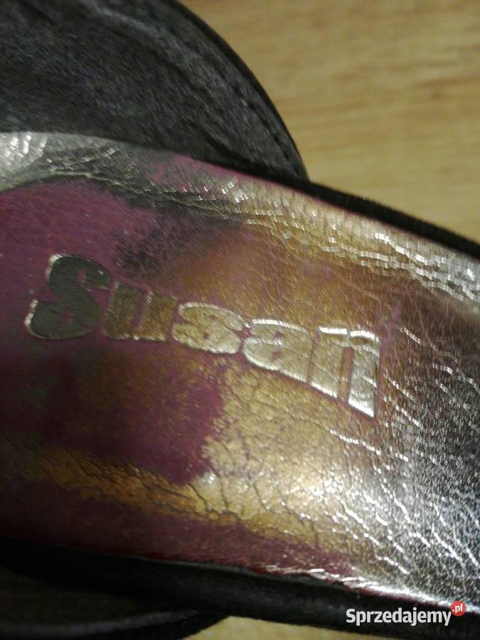 Buty z naturalnej skóry zamszowej czarne Sandały i klapki Lublin