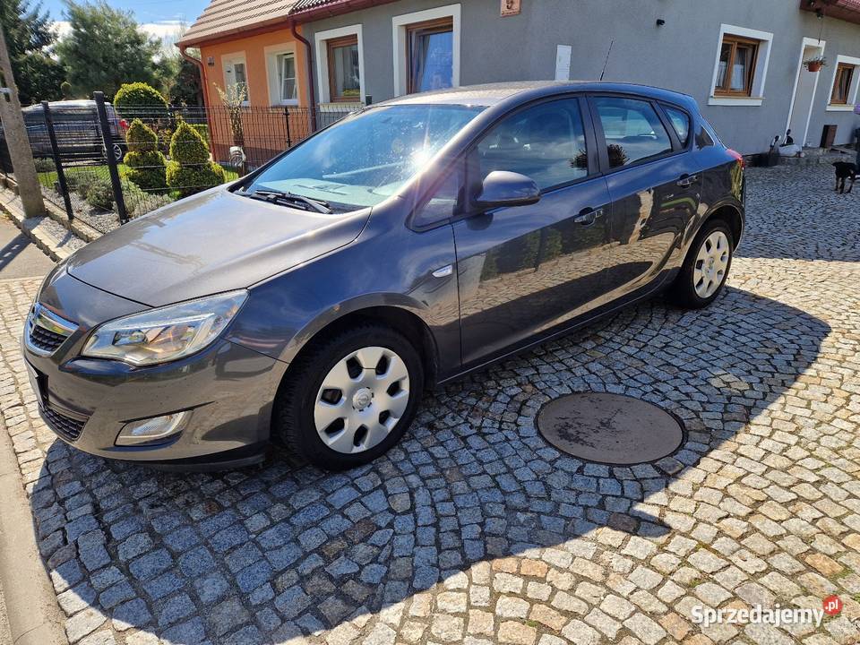 Astra J 100 bez wypadku oryginalny lakier Paczków sprzedam