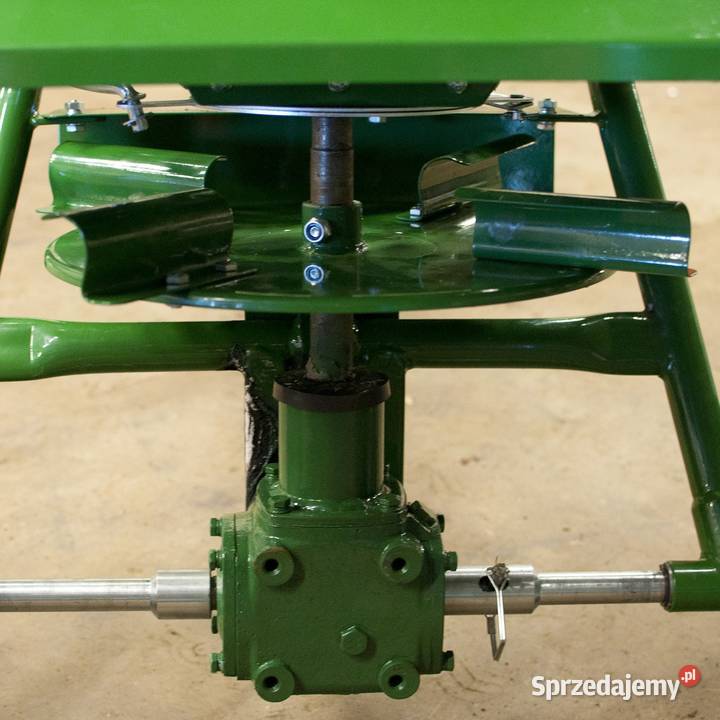 Rozsiewaczposypywarka do soli i nawozu ze Wałbrzych